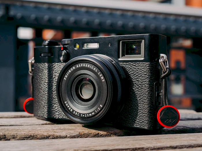 Fujifilm X100V Digital Camera - Black with 512GB SDXC CARD